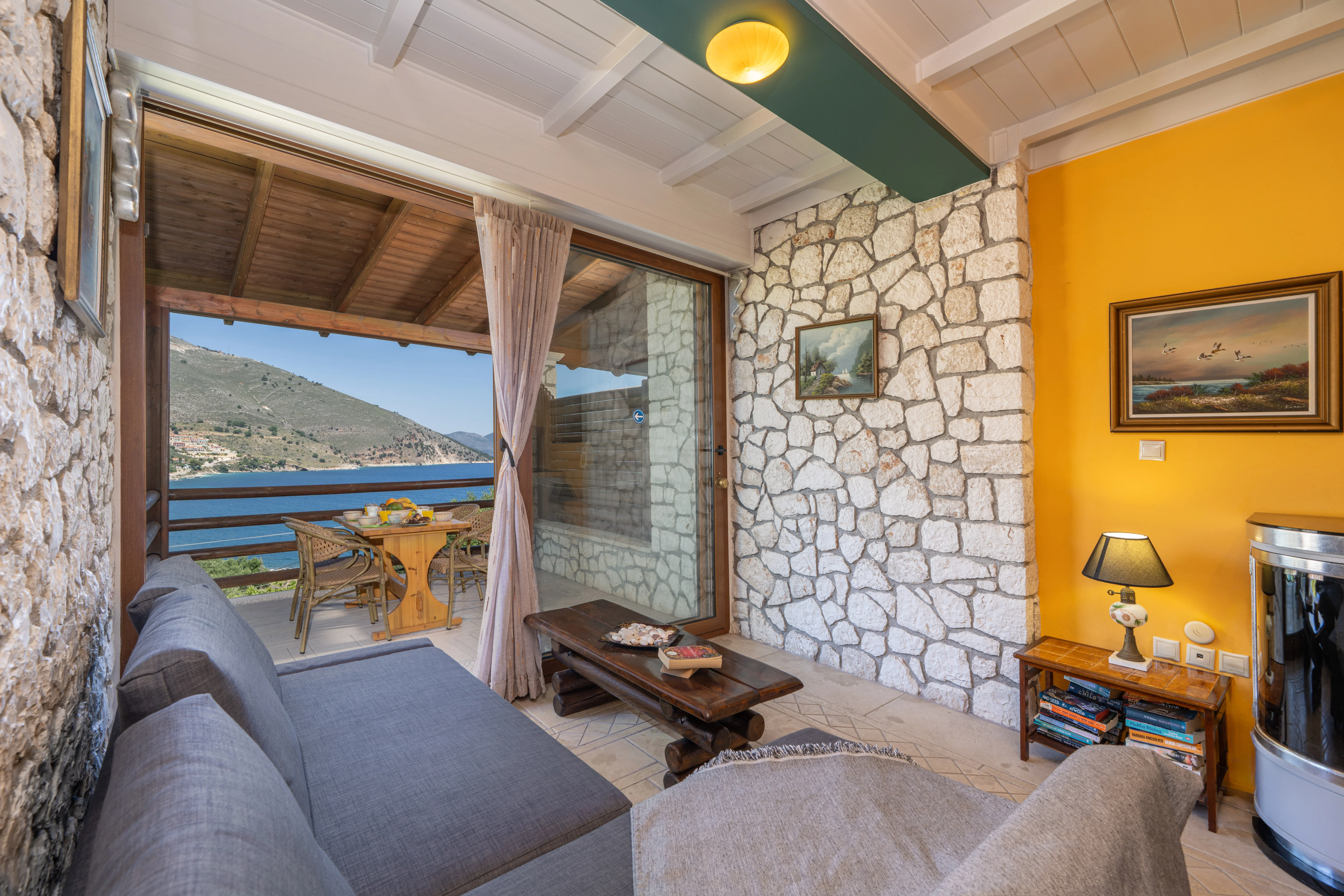 Self-catering two bedroom apartment near Agia Efimia harbour