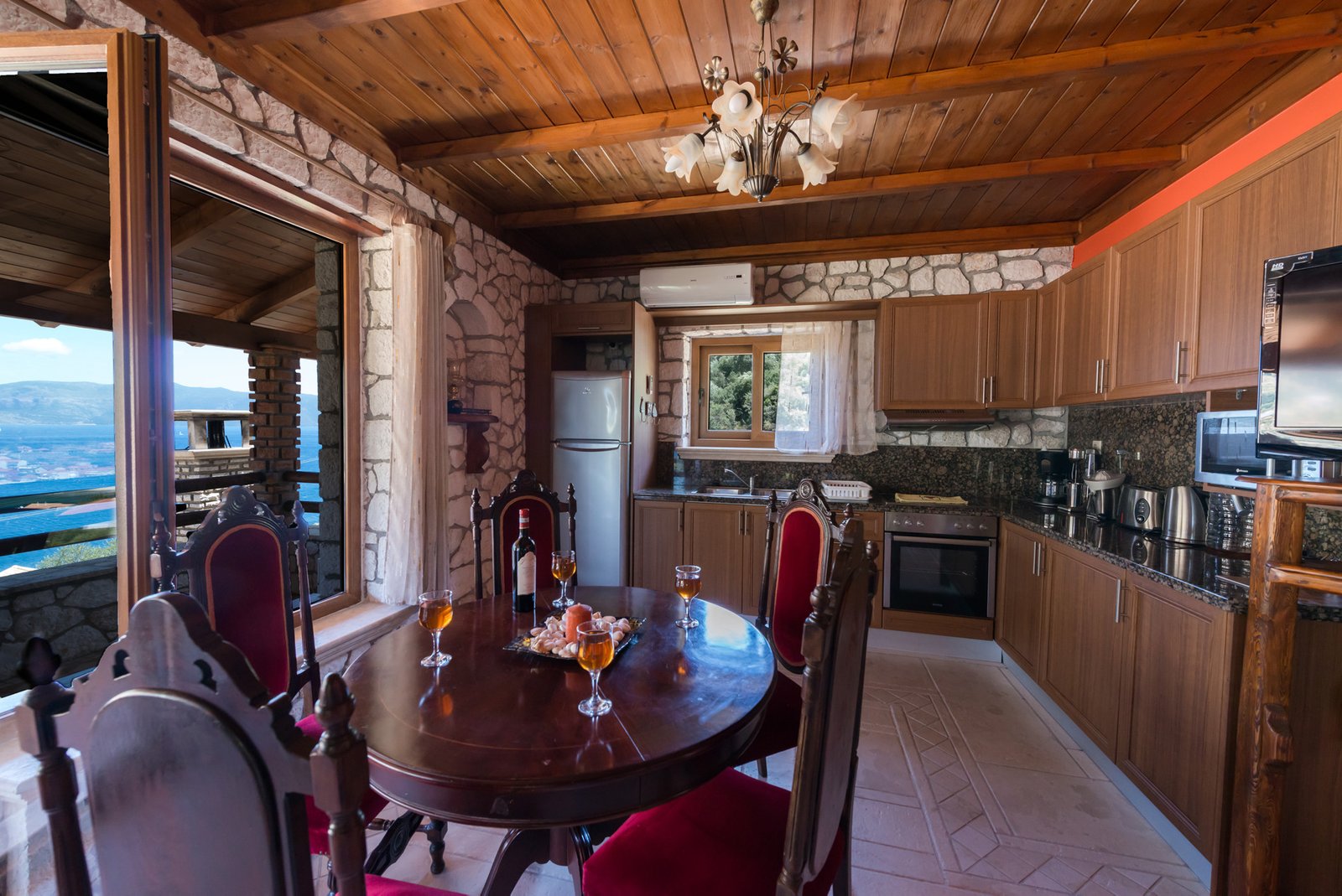 Odysseas Kitchen and dining room